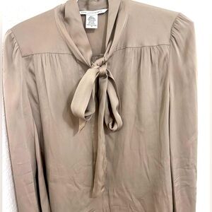 Diane Furstenberg satin top with lace beige